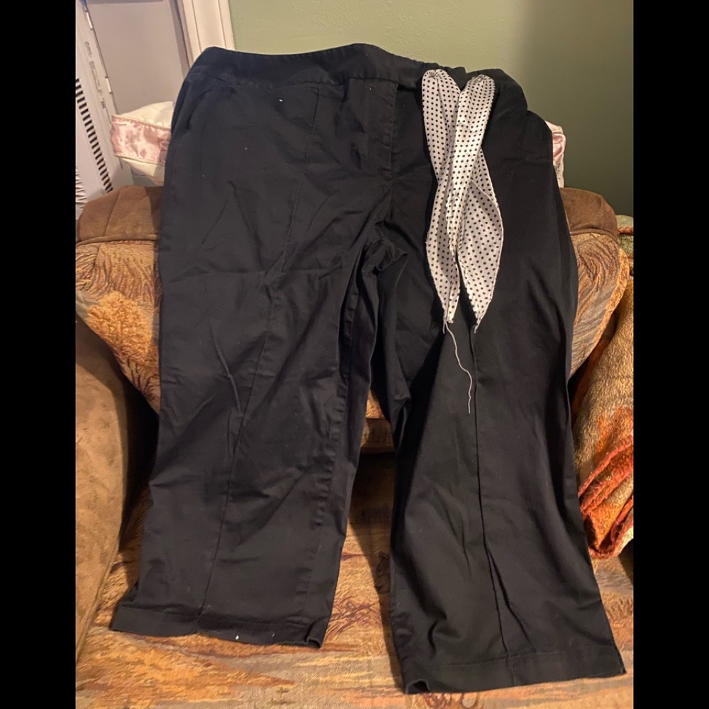 Black capris